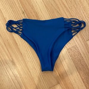 More teal than royal blue color that’s popping up.